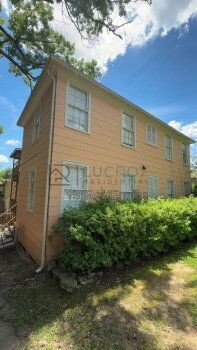 2/1 apartment in Belhaven. Beautiful hardwoods, tile kitchen floors, W/D and water included! property image