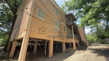 2/1 apartment in Belhaven. Beautiful hardwoods, tile kitchen floors, W/D and water included! property image