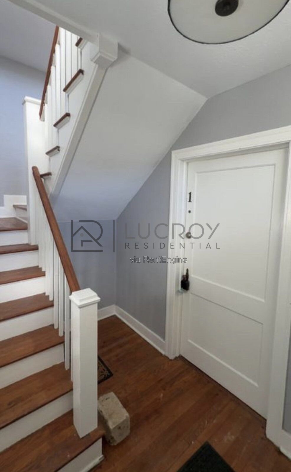 2/1 apartment in Belhaven. Beautiful hardwoods, tile kitchen floors, W/D and water included! property image