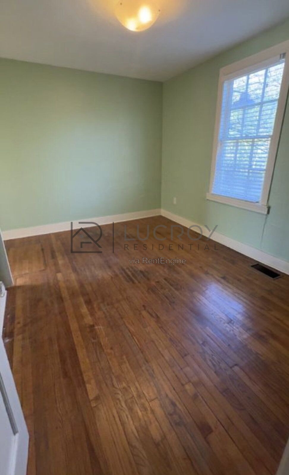 2/1 apartment in Belhaven. Beautiful hardwoods, tile kitchen floors, W/D and water included! property image