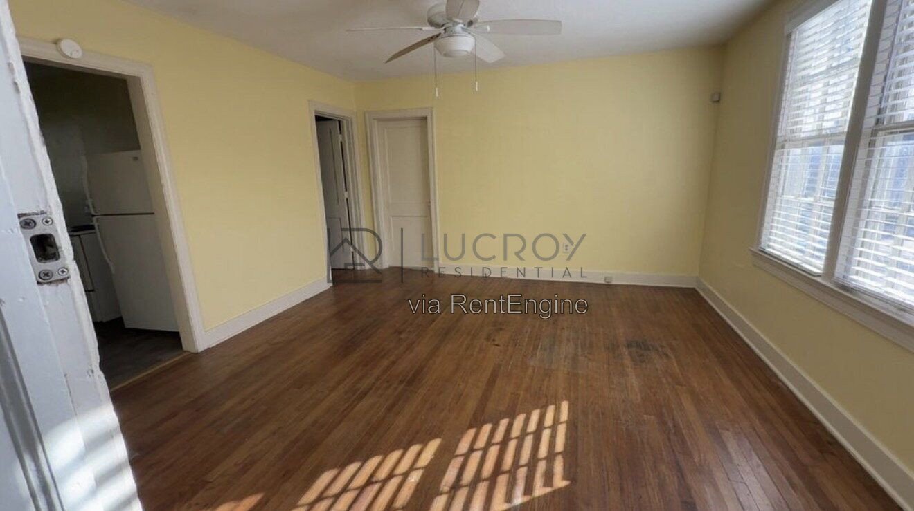 2/1 apartment in Belhaven. Beautiful hardwoods, tile kitchen floors, W/D and water included! property image