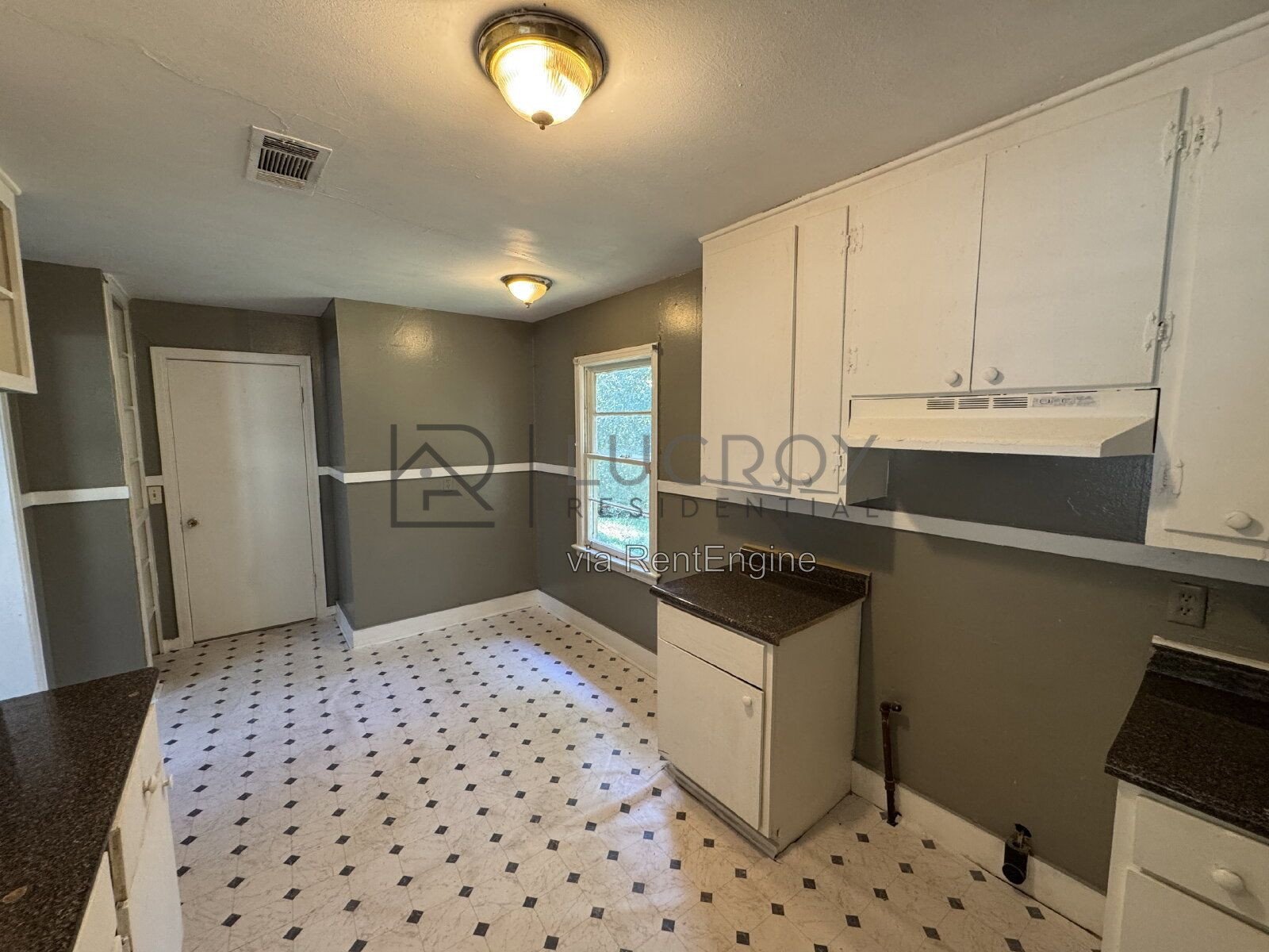 Cozy 3-Bed Retreat on El Paso Street – Cozy 1300 Sq Ft Home in Jackson! property image